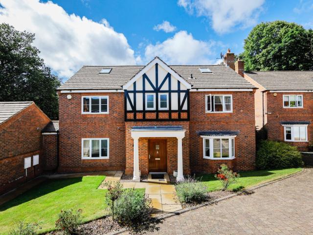 6 bedroom detached house to rent