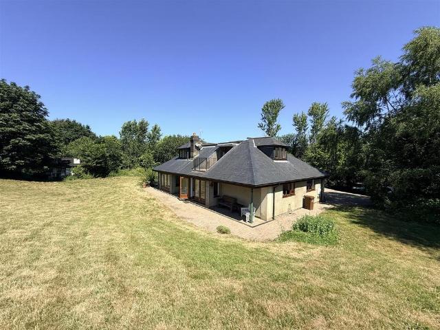 6 bedroom detached house to rent