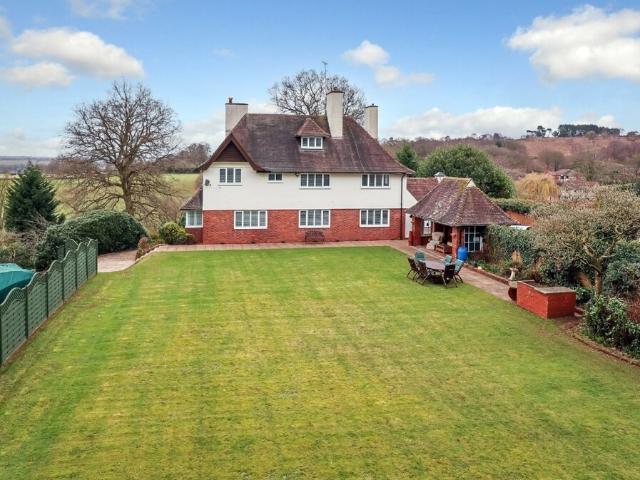 6 bedroom detached to let