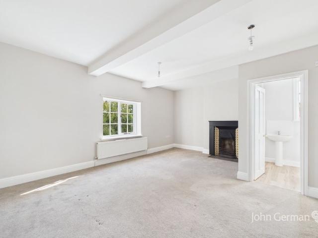 6 bedroom detached to let