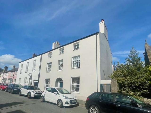 6 Bedroom End Of Terrace House