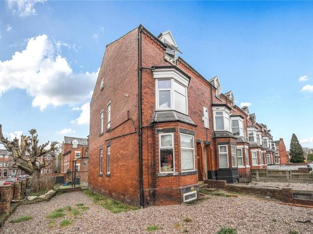6 bedroom end of terrace house for sale