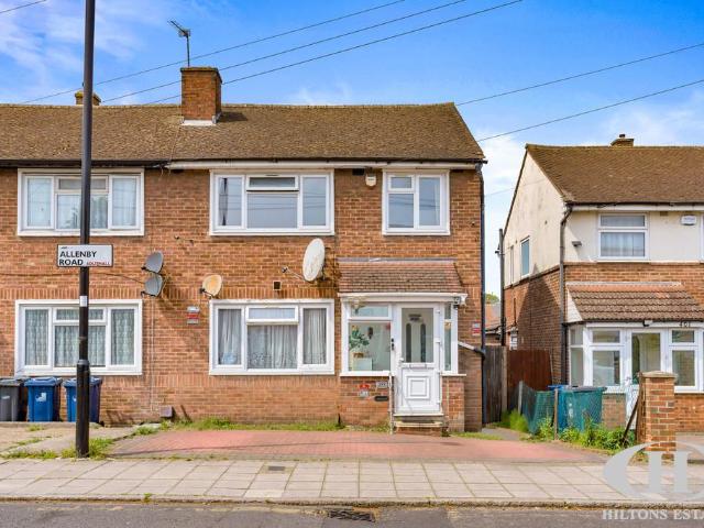 6 bedroom end of terrace house for sale