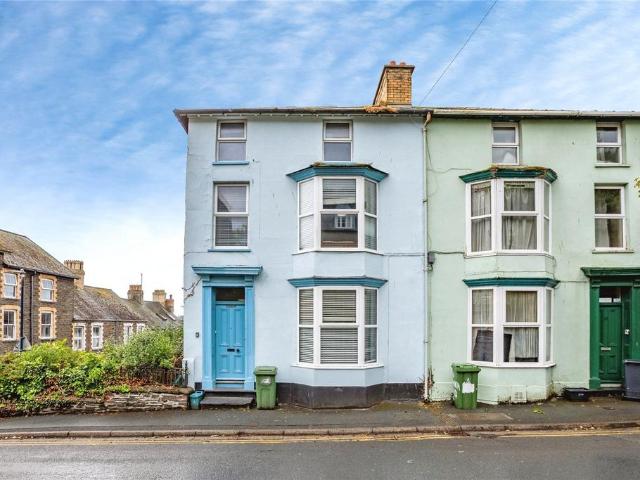 6 bedroom end of terrace house for sale