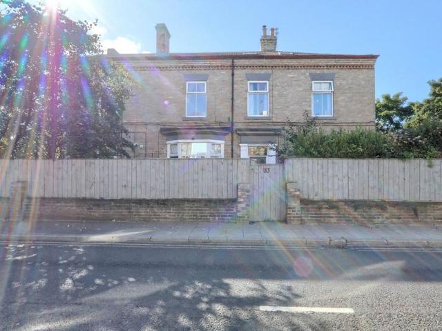 6 bedroom end of terrace house for sale