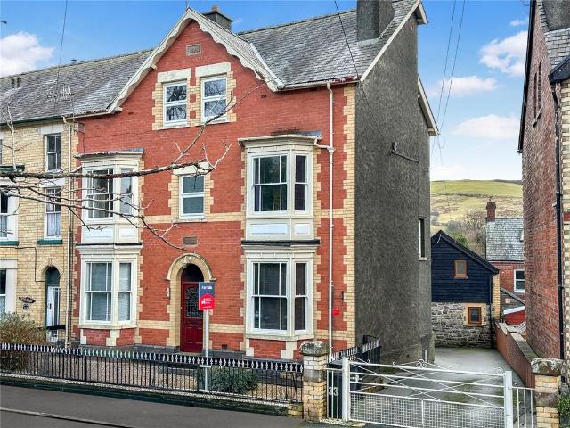 6 bedroom end of terrace house for sale
