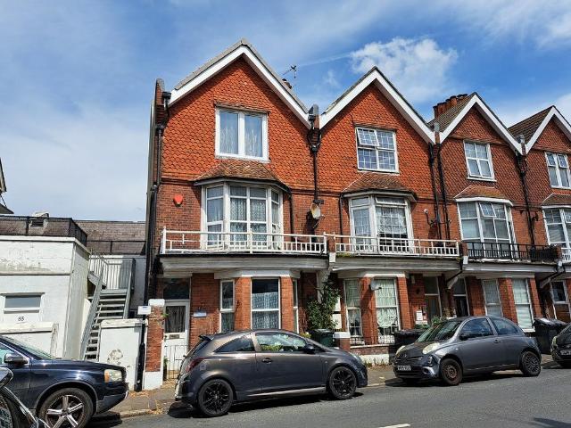 6 bedroom end of terrace house for sale
