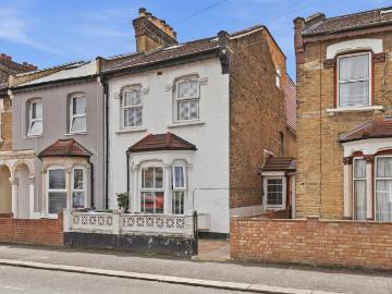 6 bedroom end of terrace house for sale