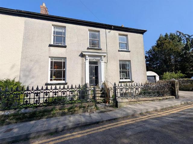 6 bedroom end of terrace house for sale