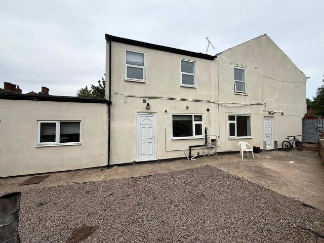 6 bedroom end of terrace house for sale