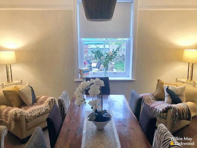 6 bedroom end of terrace house for sale