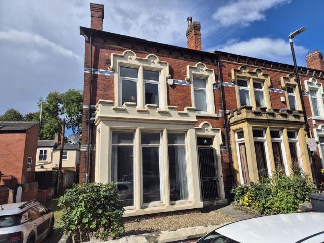 6 bedroom end of terrace house for sale