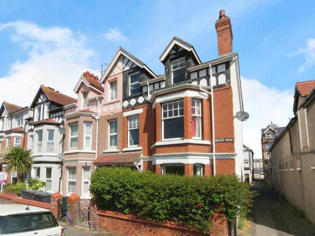 6 bedroom end of terrace house for sale