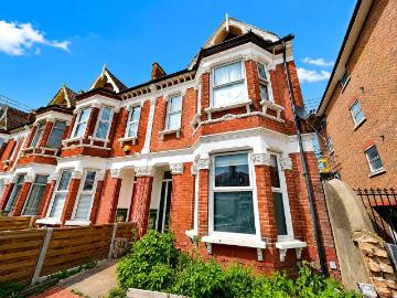 6 bedroom end of terrace house for sale
