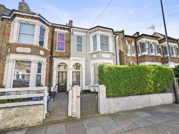 6 bedroom end of terrace house for sale