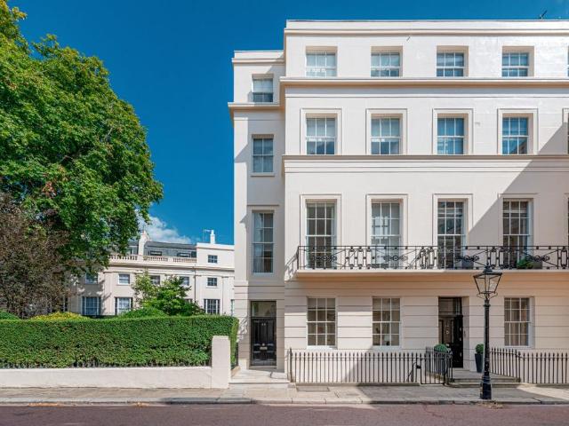 6 bedroom end of terrace house for sale