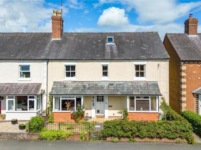 6 bedroom end of terrace house for sale