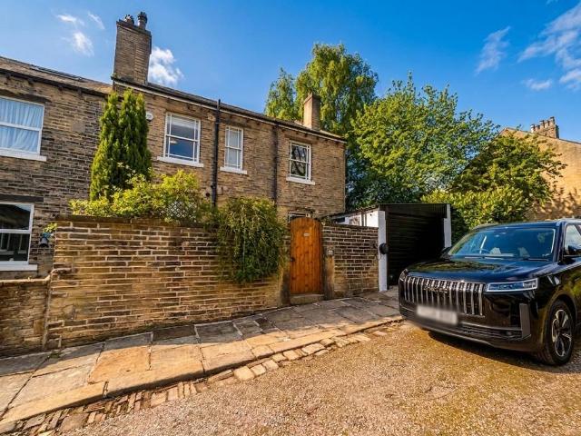 6 bedroom end of terrace house for sale