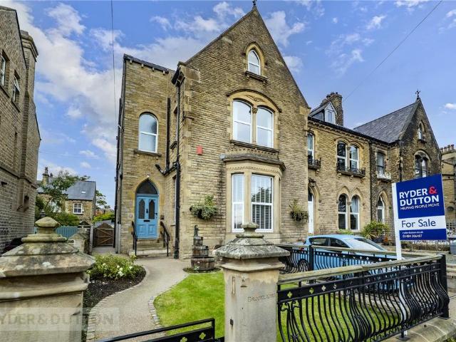 6 bedroom end of terrace house for sale