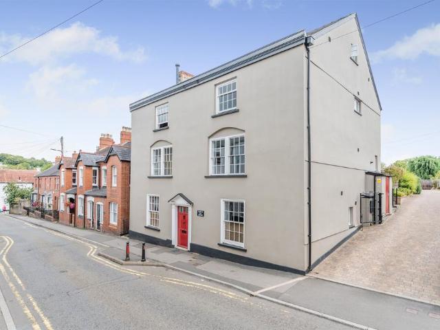 6 bedroom end of terrace house for sale