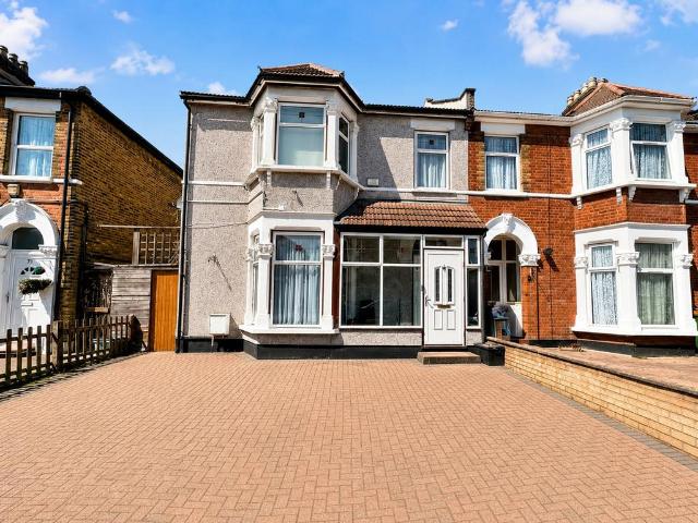 6 bedroom end of terrace house for sale