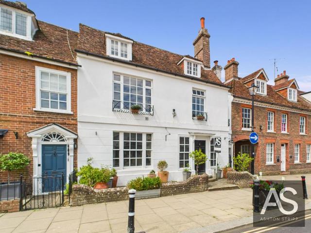 6 bedroom end of terrace house for sale