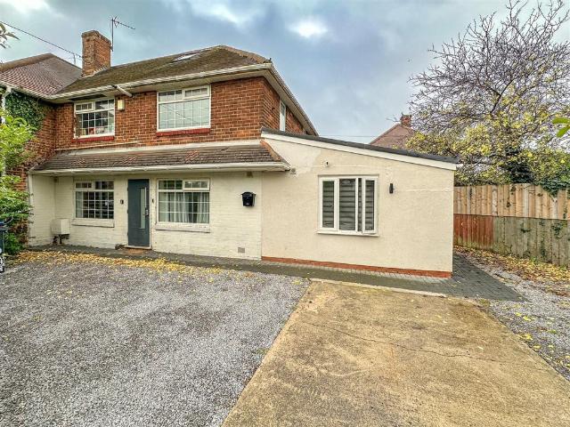 6 bedroom end of terrace house for sale