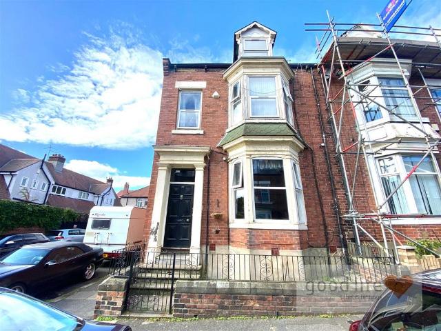 6 bedroom end of terrace house for sale