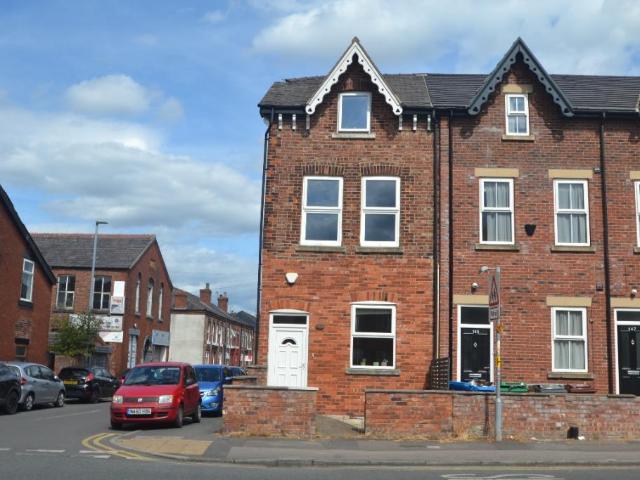 6 bedroom end of terrace house for sale