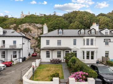 4 bedroom end of terrace house for sale