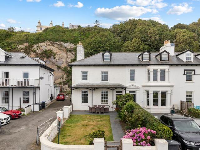 4 bedroom end of terrace house for sale