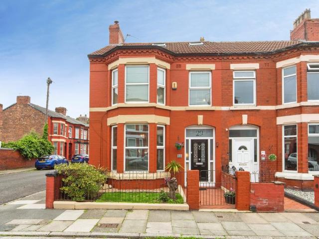 6 bedroom end of terrace house for sale