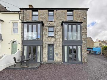 6 bedroom end of terrace house for sale