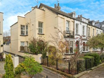 6 bedroom end of terrace house for sale