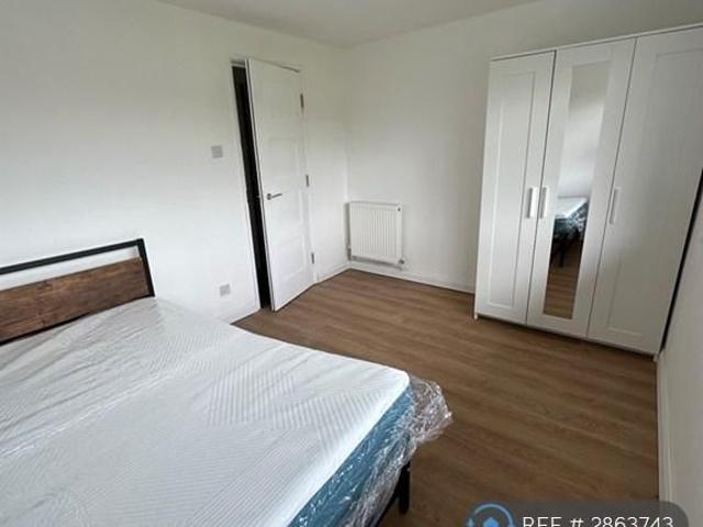 6 bedroom end of terrace house to rent
