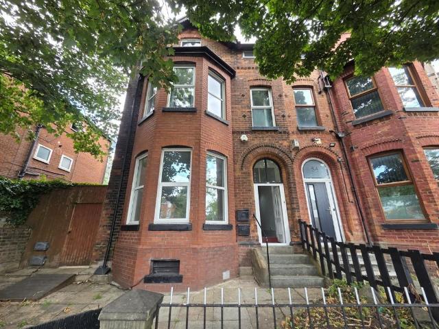 8 bedroom semi detached house to rent