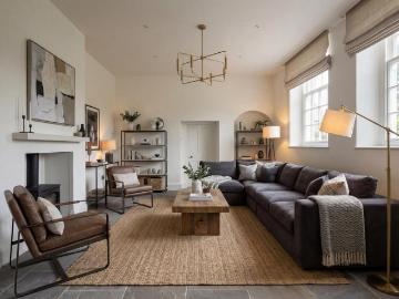 6 bedroom end of terrace house to rent