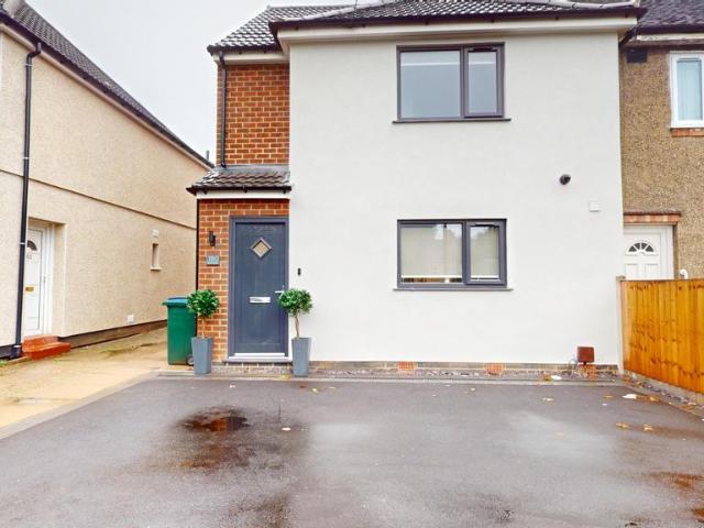 6 bedroom end of terrace house to rent