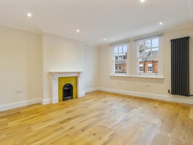 6 bedroom end of terrace house to rent