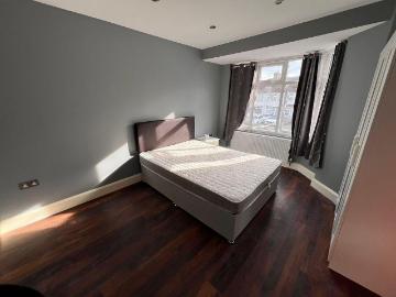6 bedroom end of terrace house to rent