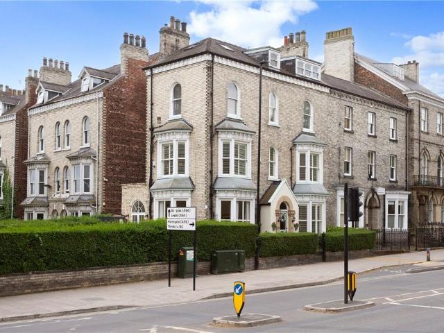 6 bedroom end of terrace house to rent