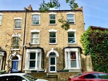 6 bedroom end of terrace house to rent