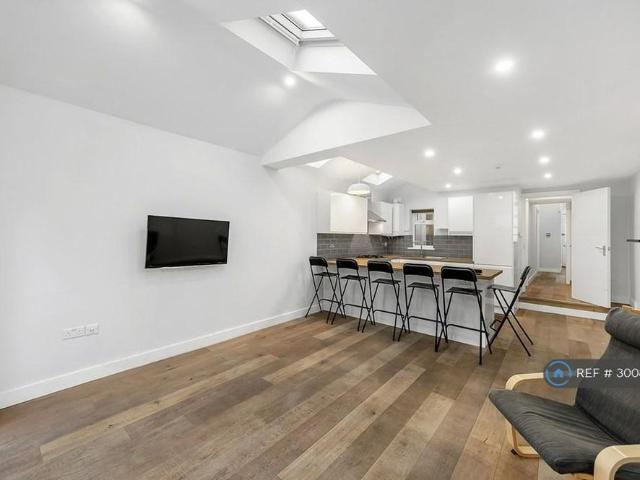 6 bedroom end of terrace house to rent