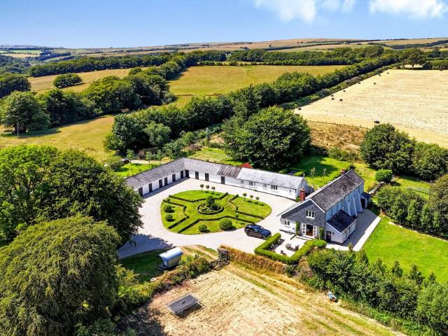 6 bedroom equestrian facility for sale