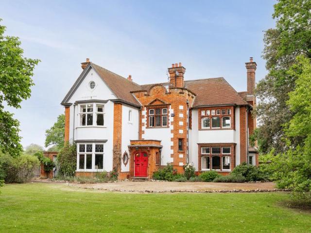 6 bedroom equestrian facility for sale