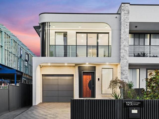 6 Bedroom House Fairfield Heights, 102590825