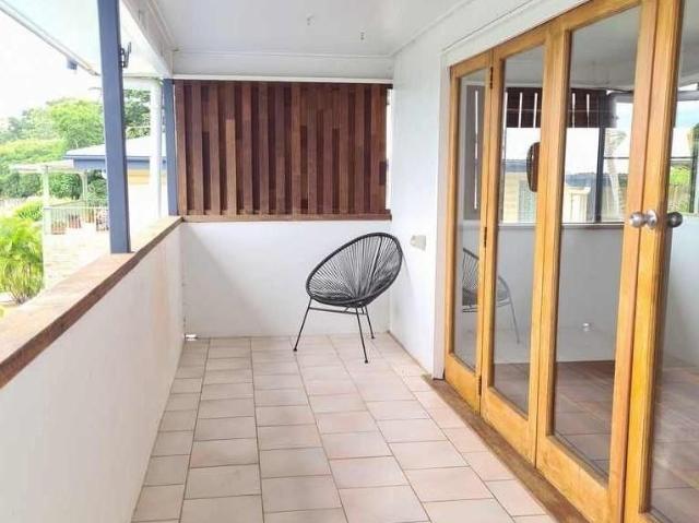 6 Bedroom Family Home with Covered Deck & Balcony!