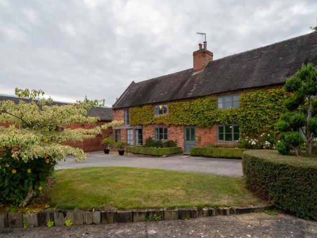 6 bedroom farm house for sale