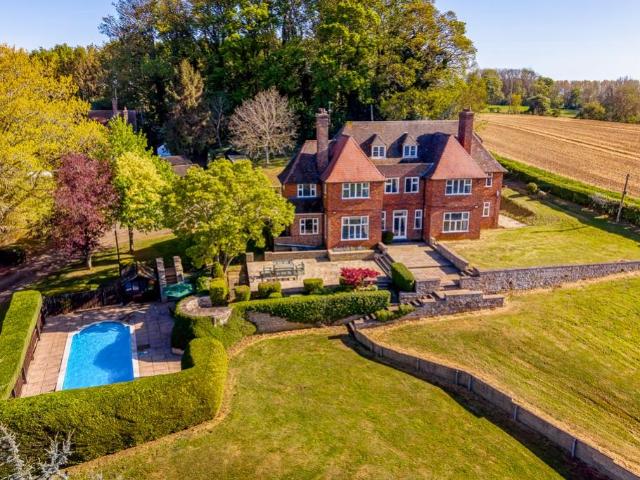 6 bedroom farm house for sale