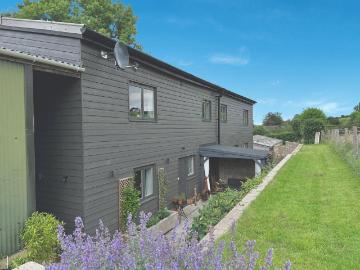 6 bedroom farm house for sale